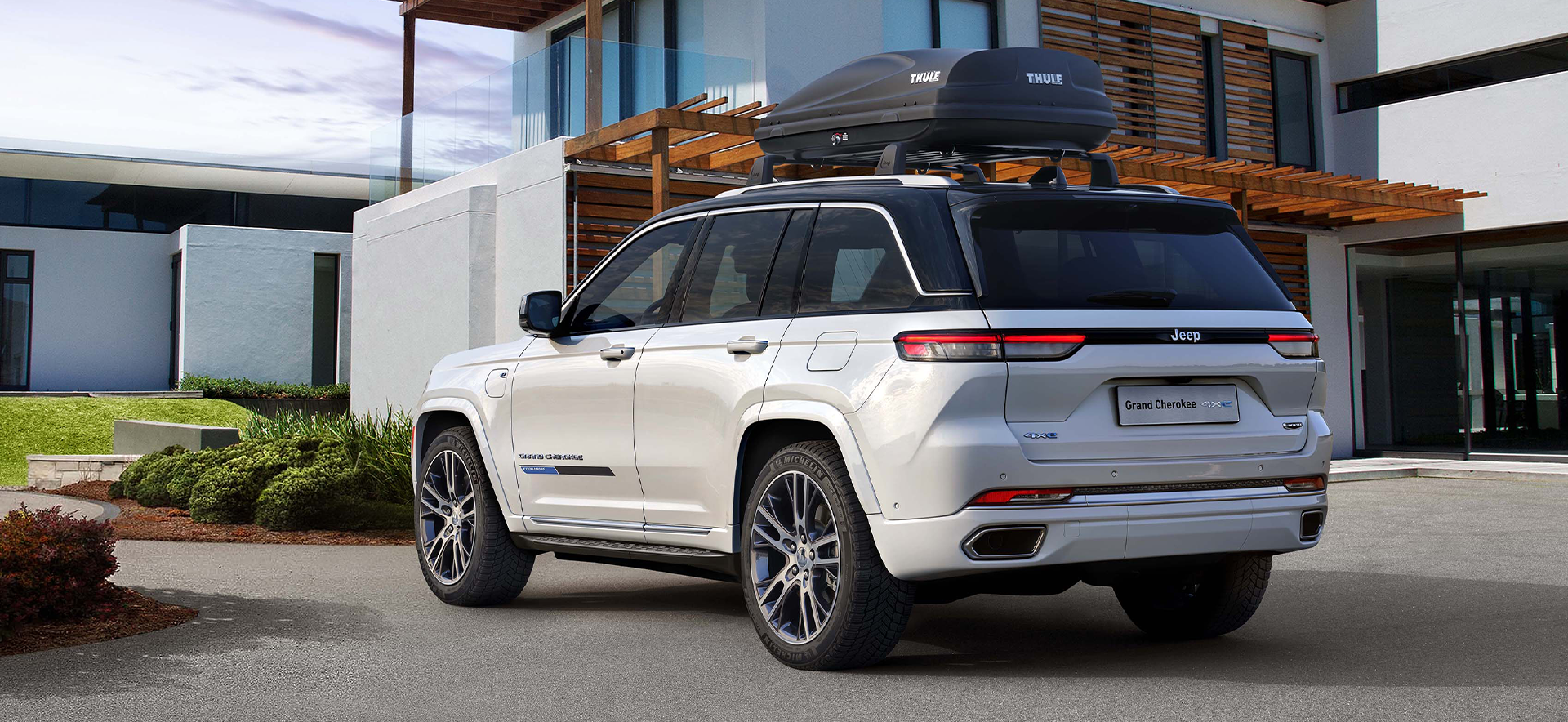 ROOF BOX