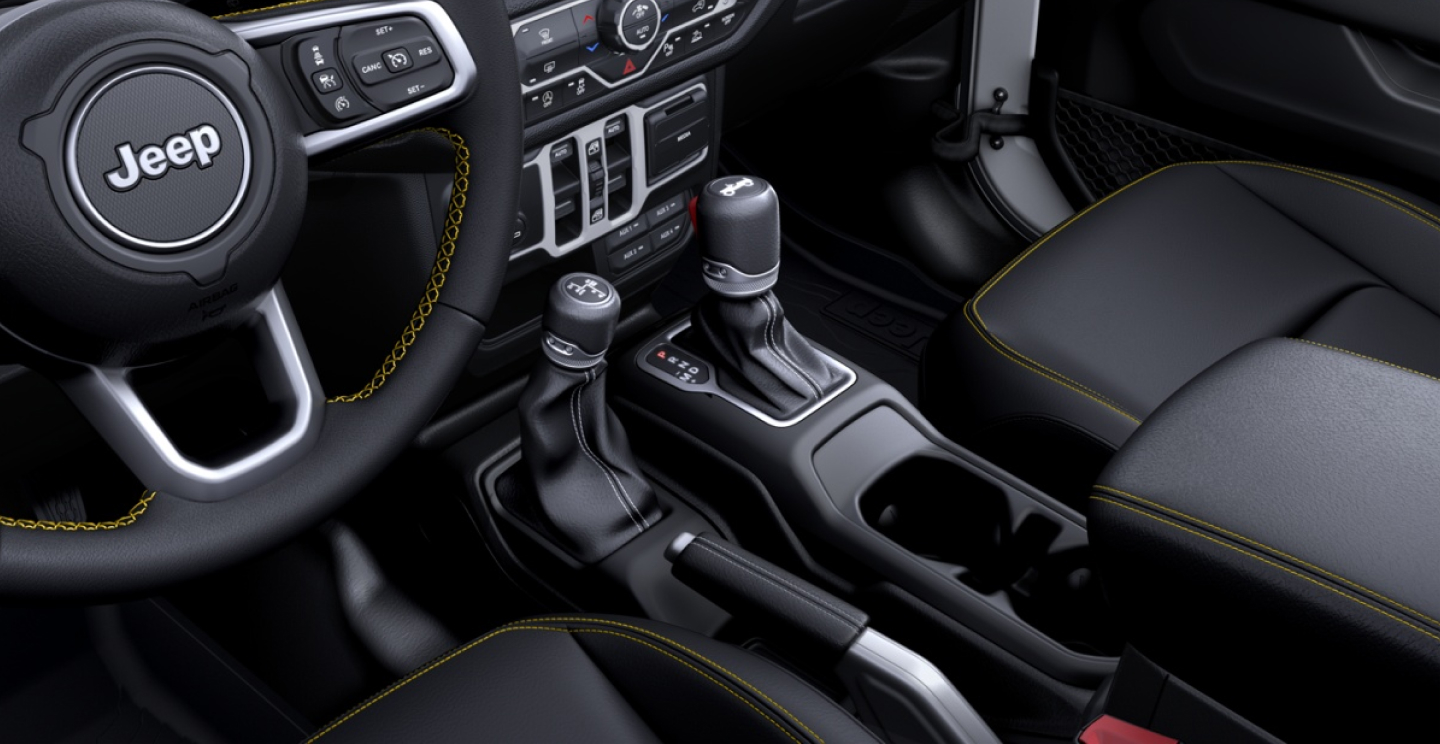 /content/dam/jeep/crossmarket/wrangler-my-25/ice/02-interior/JEEP-WRANGLER-ICE-MY25-1441X744-INTERIOR-3.jpg